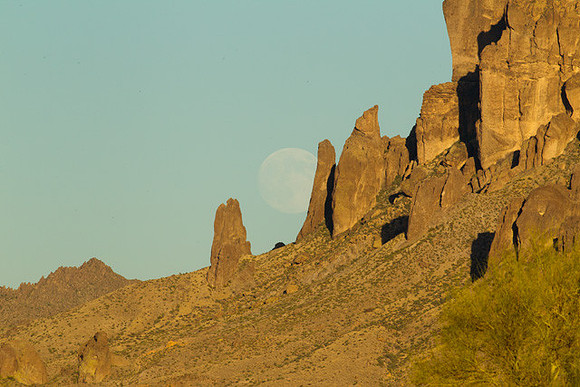1069-_06V2725-10-10-2011-VW-FullMoonSuperstition.CR2