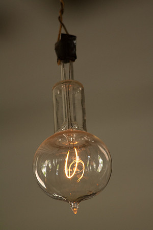 Edisnon Light bulb